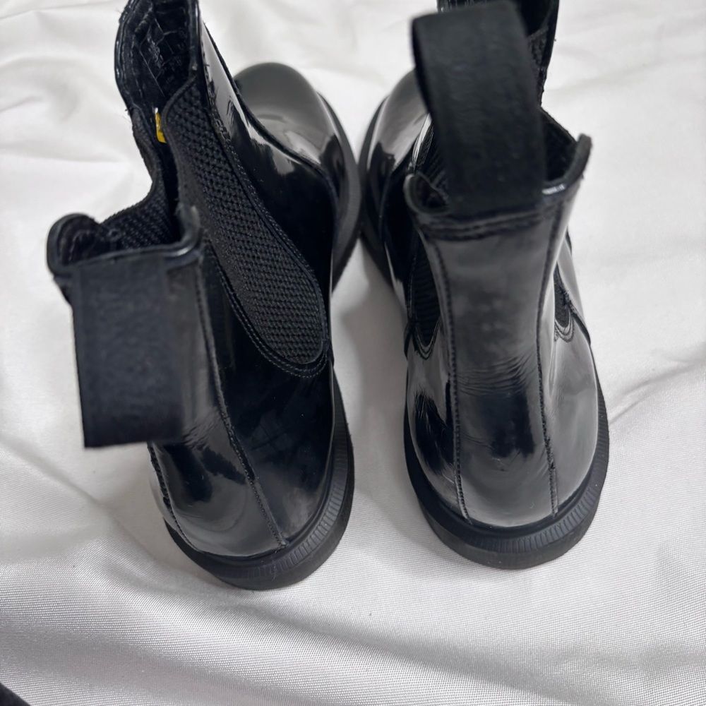 Dr. Martens Women’s Faun Chelsea Patent Boots Size 8 | Black Patent Leather - Picture 5 of 7